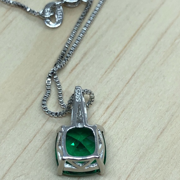 🌟 Emerald Pendant 3ct.  with Silver Chain - Picture 7 of 7
